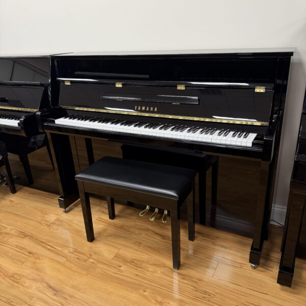 Yamaha B2 #J33346351 Polished Ebony 45" Upright Piano